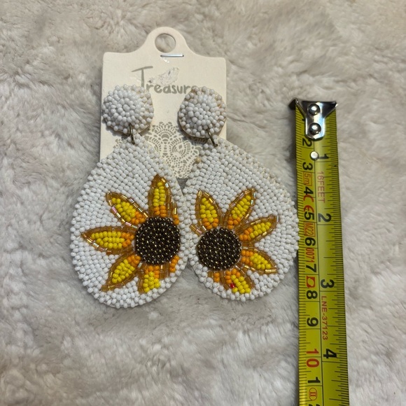 NEW Sunflower Seed Beaded Earrings in Yellow and Brown - Picture 7 of 8